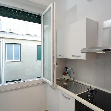 Piazza Della Vittoria Apartment *